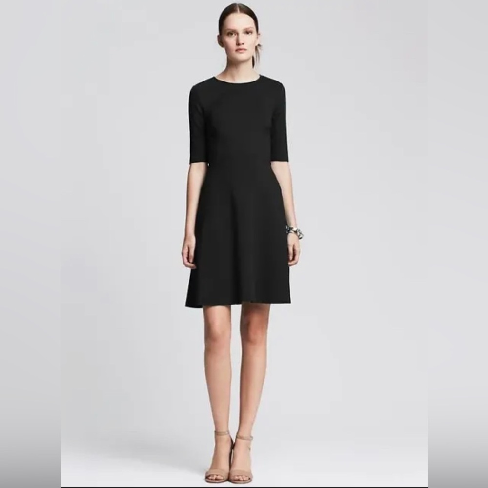 NWT Banana Republic 0P Black Fit & Flare Dress with Back Cutout